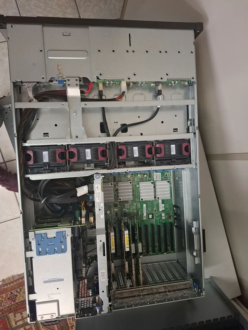 HPE DL585 Gen7, 64gb RAM, 4 processadores 16 cores cada. - Foto 3