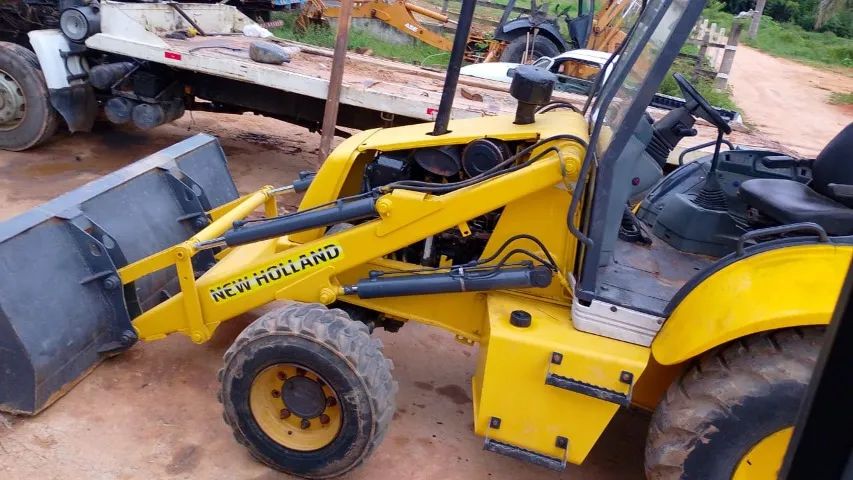 Vendo Retroescavadeira New Holland LB90 4x4 2009 - Excelente Estado e Pronta para Trabalha - Foto 3