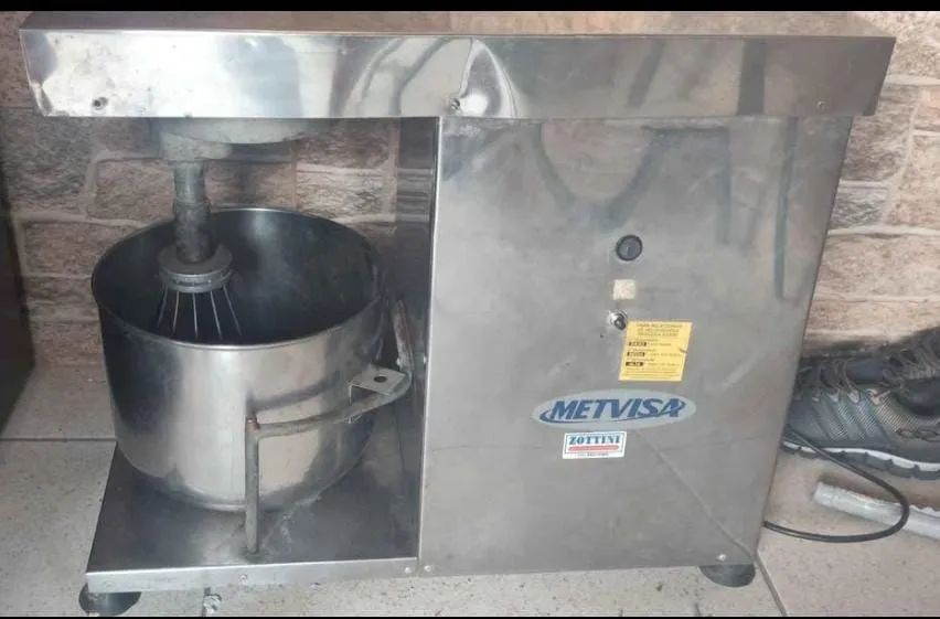 Batedor de Massa Industrial Metvisa 20 Litros