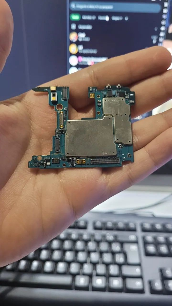 Placa-mãe S20 FE G780F - Com defeito de software.