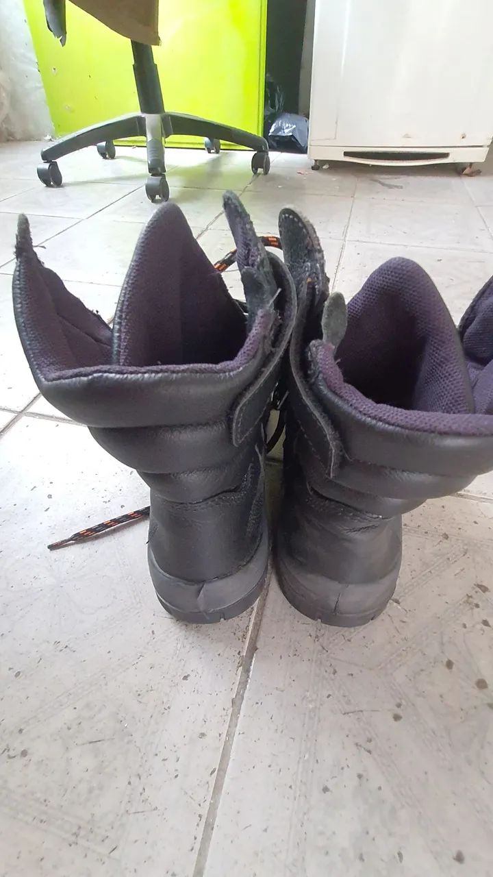 Vende-se bota de segurança tamanho 43 44 - Foto 2