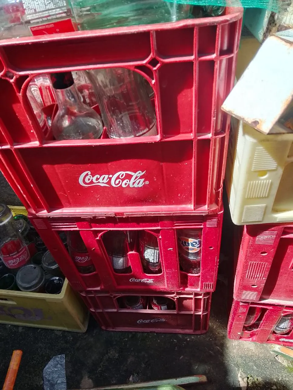 Caixas de Coca-Cola para logística e decoração