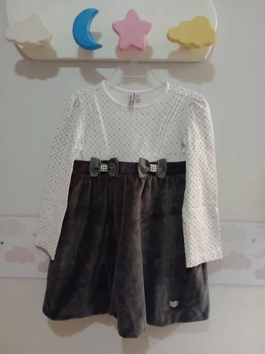 Vestido Infantil,Tam:2 Lindo e Delicado modelo balone,a parte de baixo é aveludado.