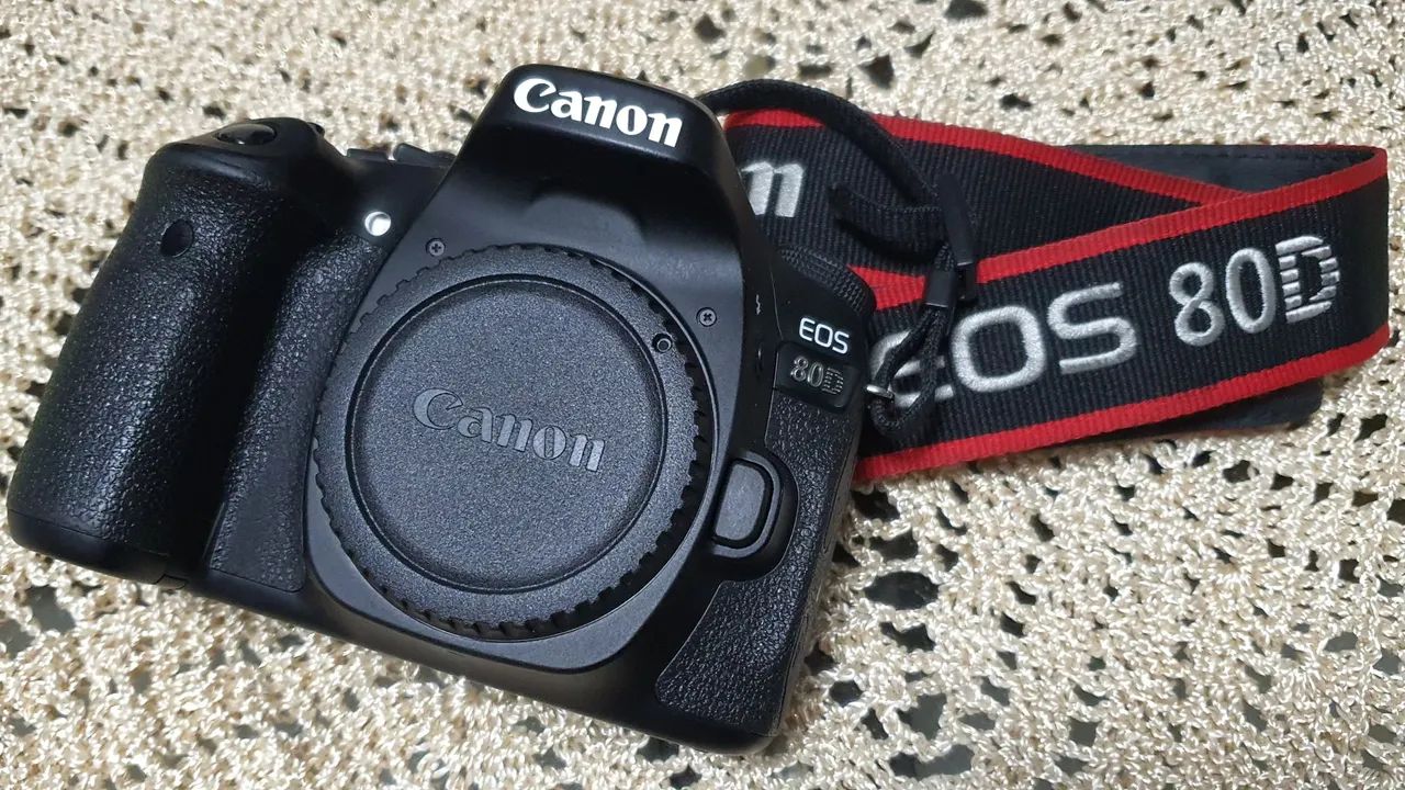 Canon EOS 80D perfeita c/ lente, acessórios e caixa!