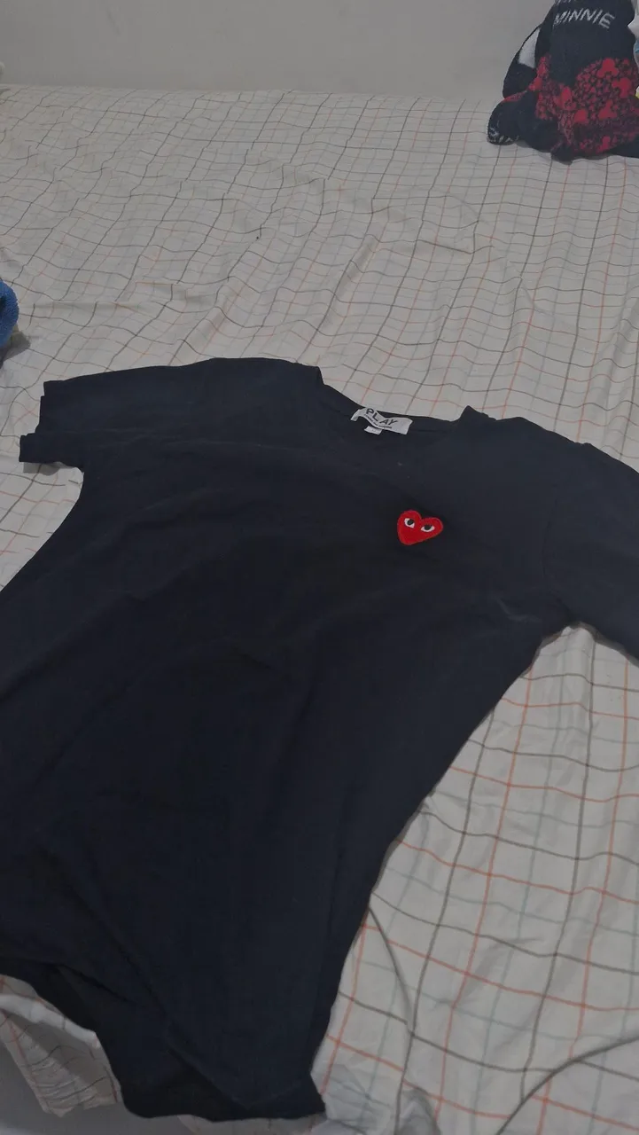 Camiseta Comme des Garçons Play Preta