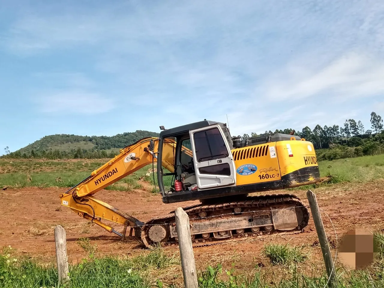 Escavadeira Hiunday 160.