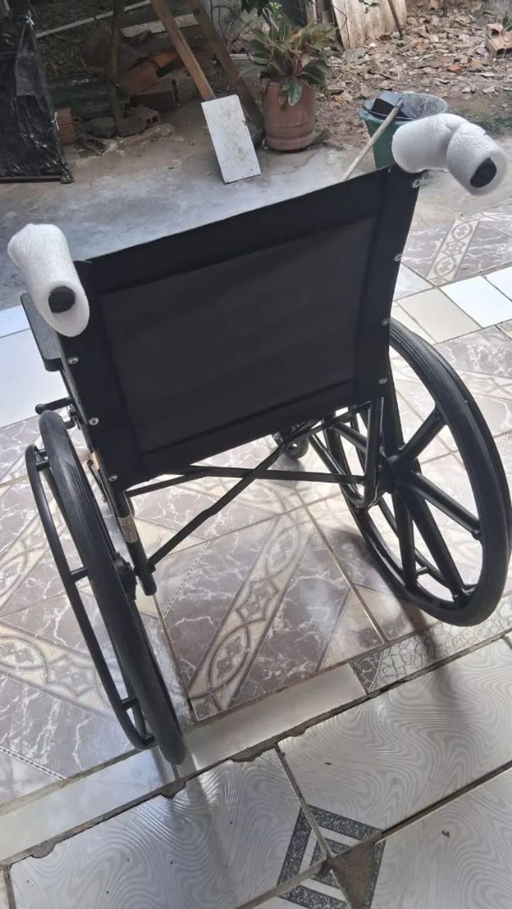 Cadeira de rodas nova - Foto 4