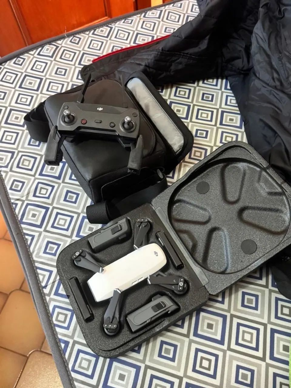 Drone DJI Spark Fly More Combo + 3 Baterias + Controle - Completo - Foto 2