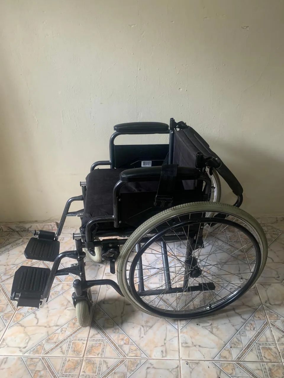 Cadeira de rodas e andador  - Foto 2
