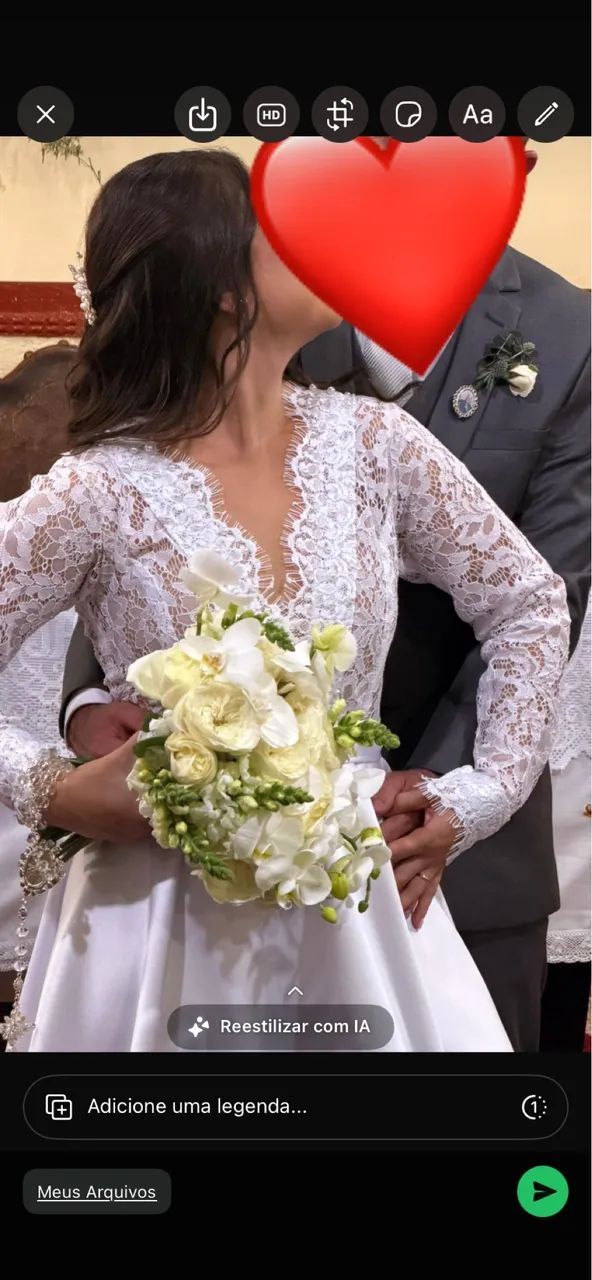 Vestido de Noiva com Renda e Saia Acetinada
