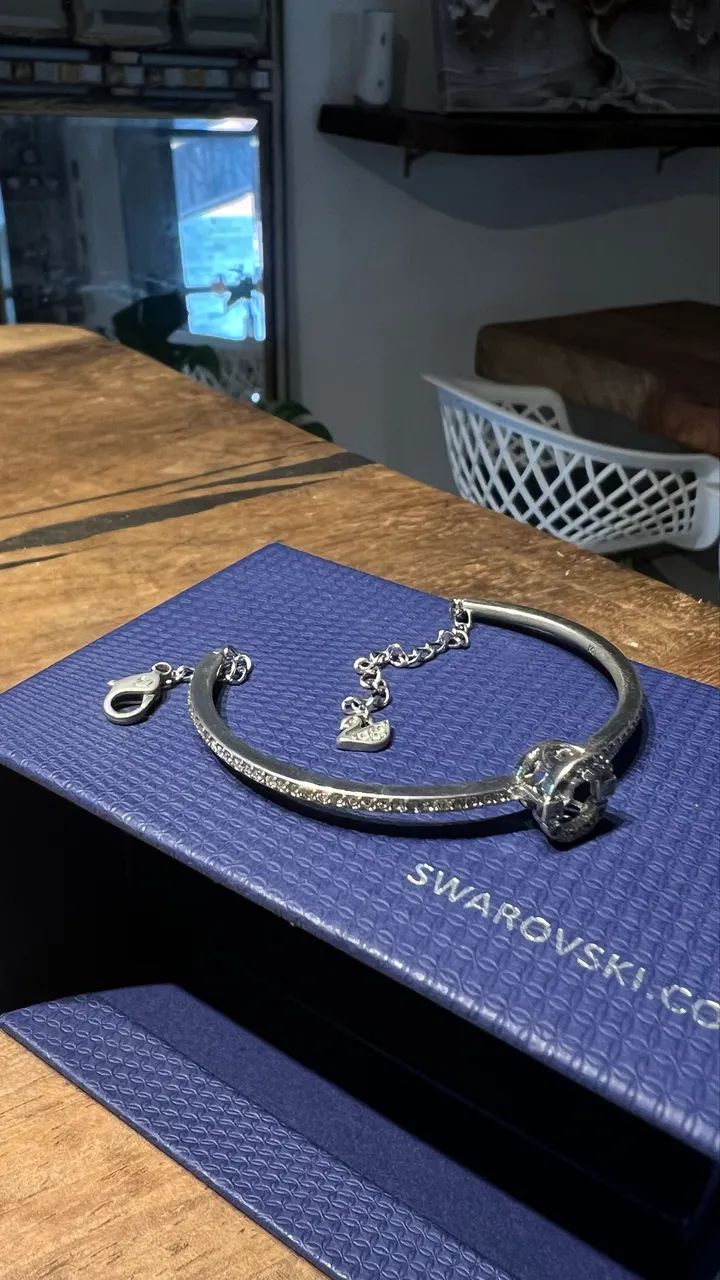 Pulseira Swarovski com caixa original  - Foto 3