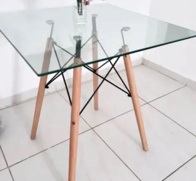 Mesa quadrada de vidro 