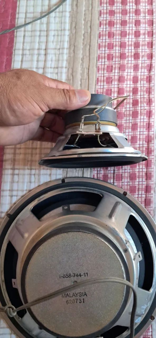 VENDO  2 ALTO-FALANTES  10   e  5  POLEGADAS    VALOR  100,00REAIS  - Foto 4
