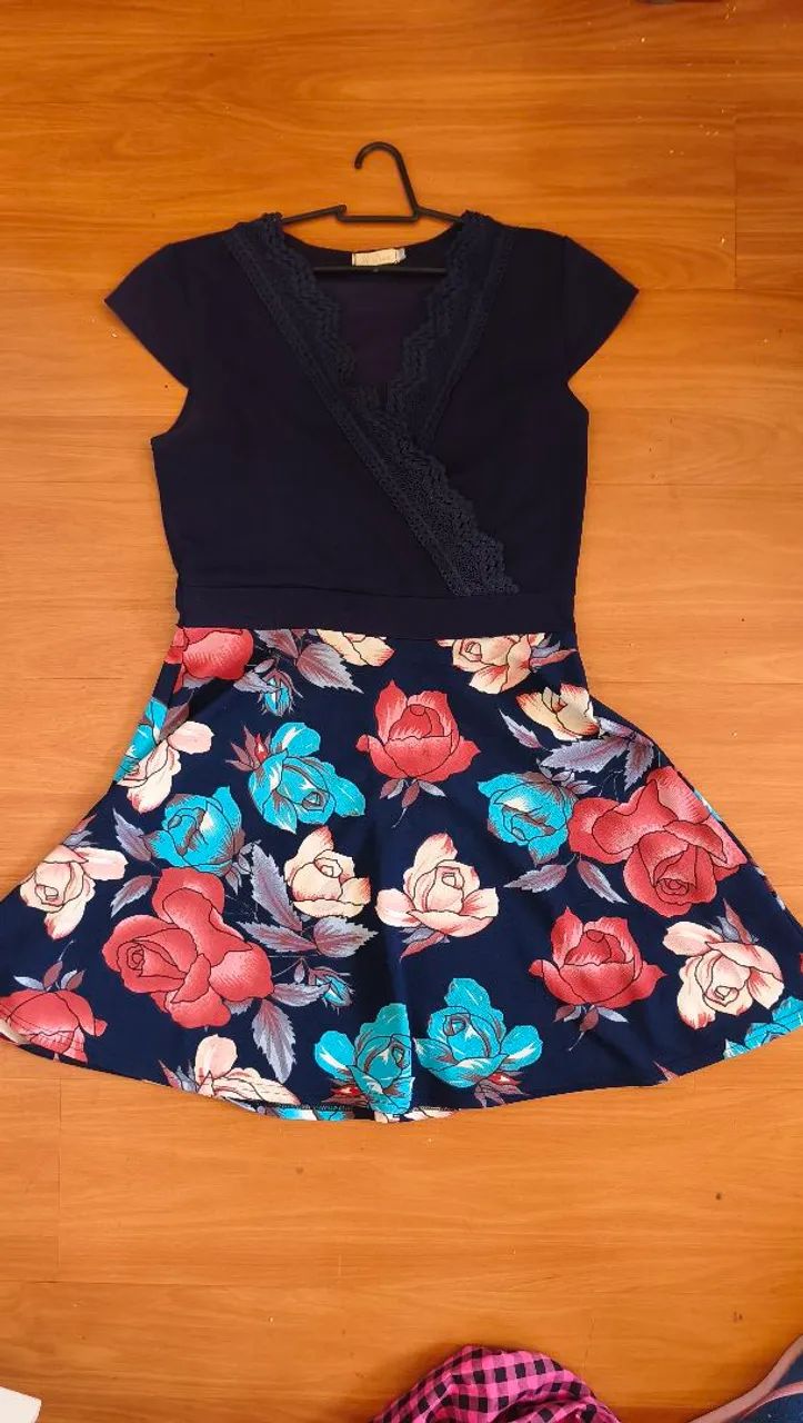 Vestido azul com flores