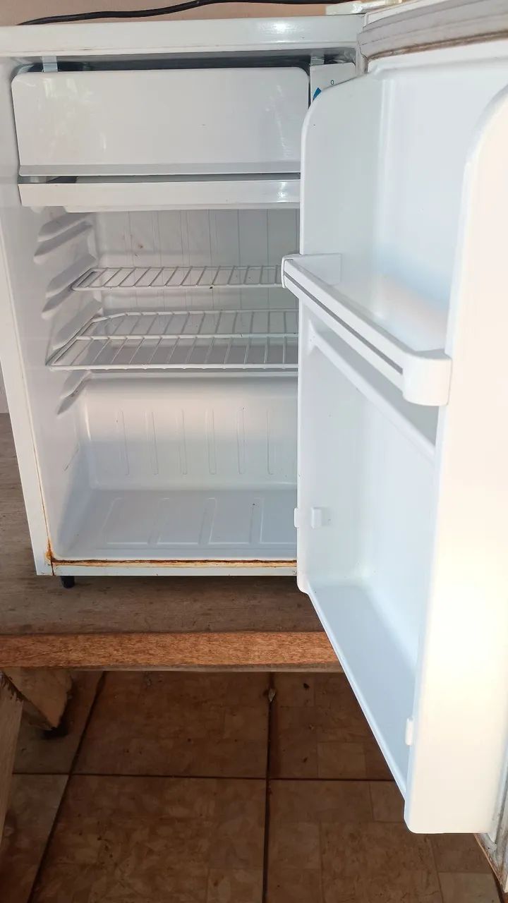 Vendo frigobar funcionando normalmente 