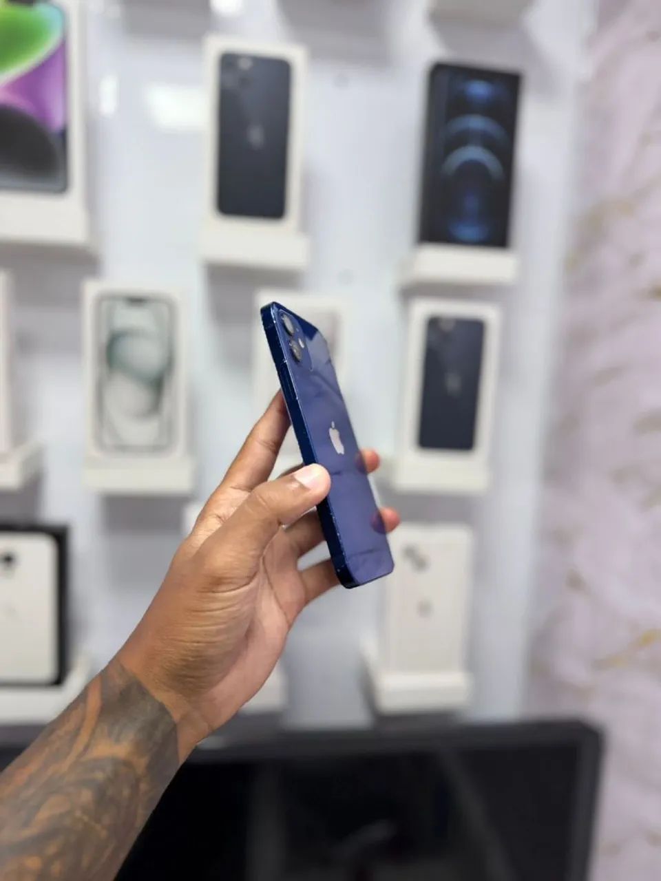 IPHONE 12 128GB AZUL<br>R$ 1.699,00 TOP - Foto 2