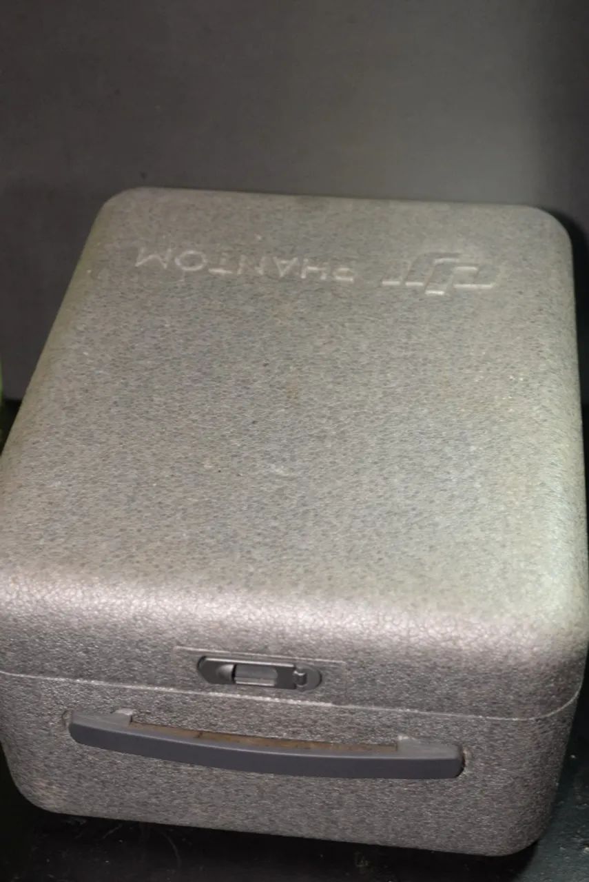 Controle Phantom 4 Pro DJI GL300F + Maleta e Acessórios - Foto 3