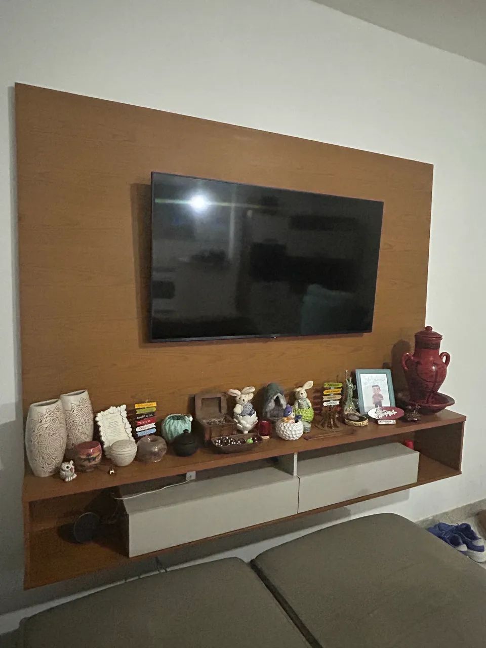 Painel de TV grande e espaçoso 