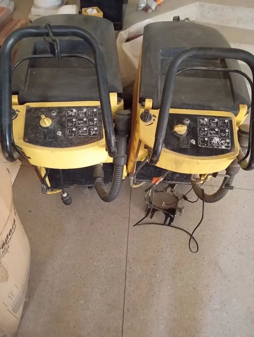Lavadora de pisos profissional Karcher BR 530 - Foto 2