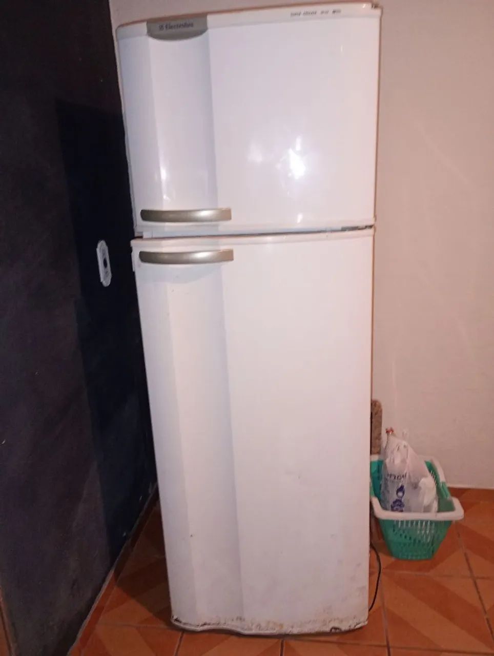 Geladeira Eletrolux trocar porta - Foto 4
