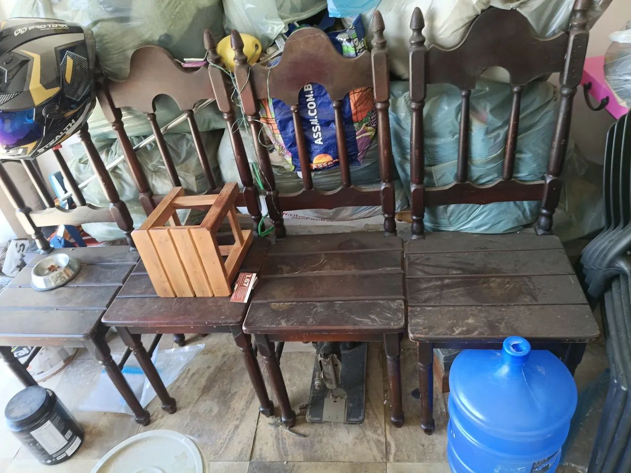 Mesa de madeira de lei com 6 cadeiras - Foto 3