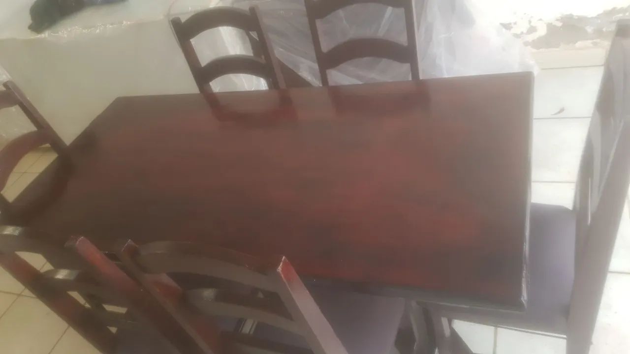 MESA DE MADEIRA COM 6 CADEIRAS ESTOFADAS  - Foto 3