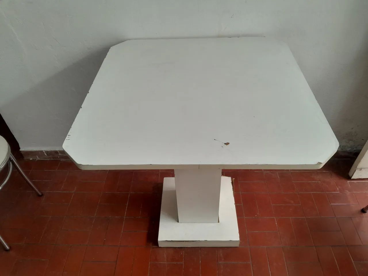 Mesa branca madeira com revestimento. - Foto 2