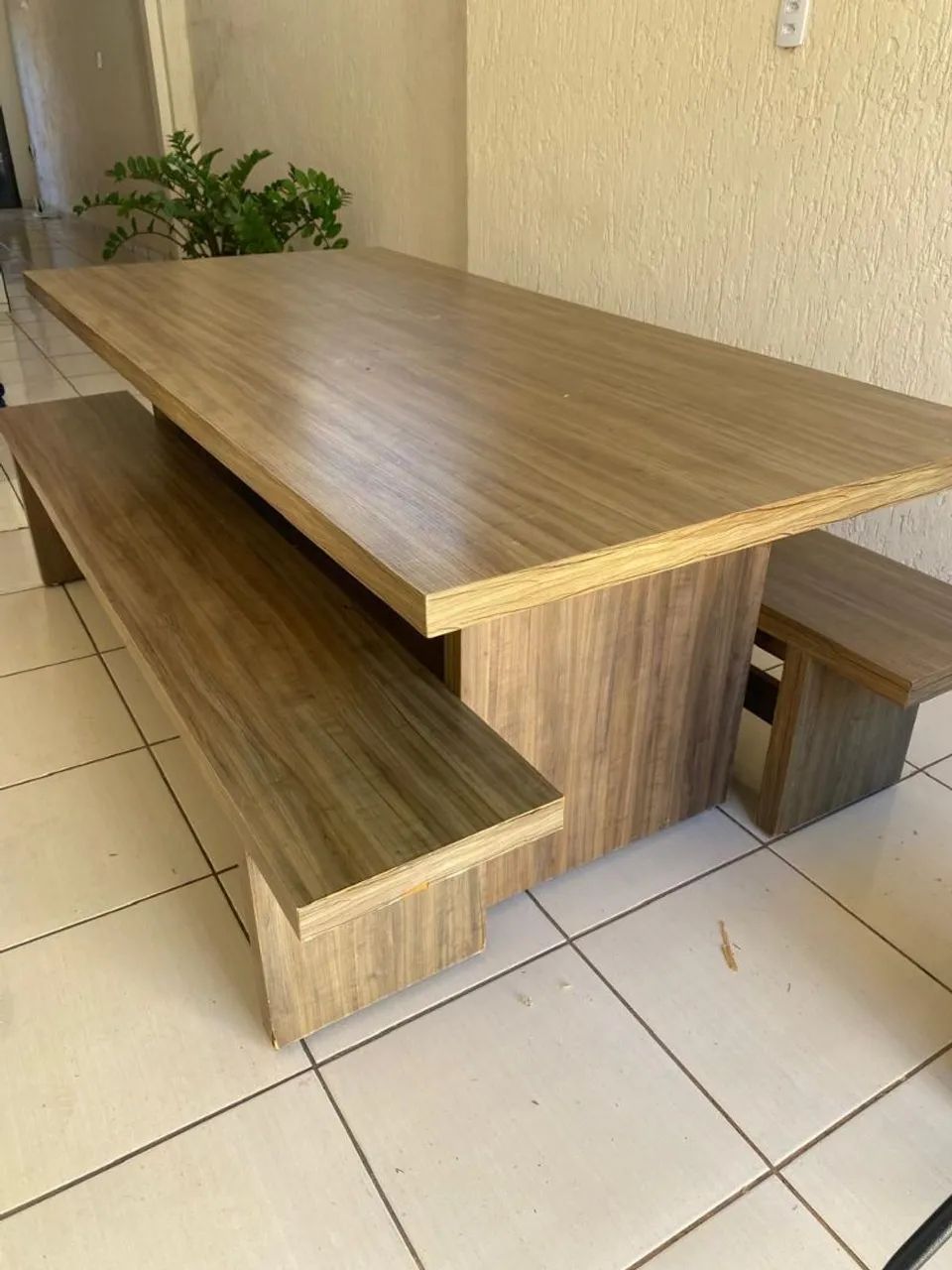 Mesa com bancos