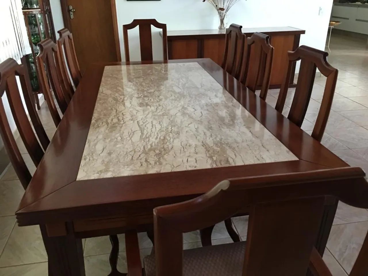 Mesa jantar com 8 cadeiras e Buffet 