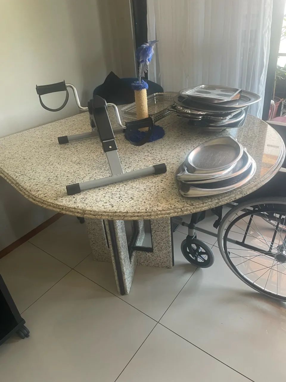 Móveis em mármore e granito