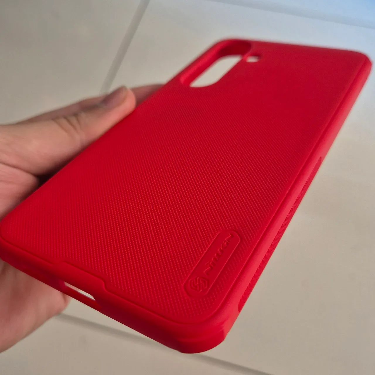 Capa Nillkin + Película Vidro auto-aplicável - S24 Plus - Foto 3