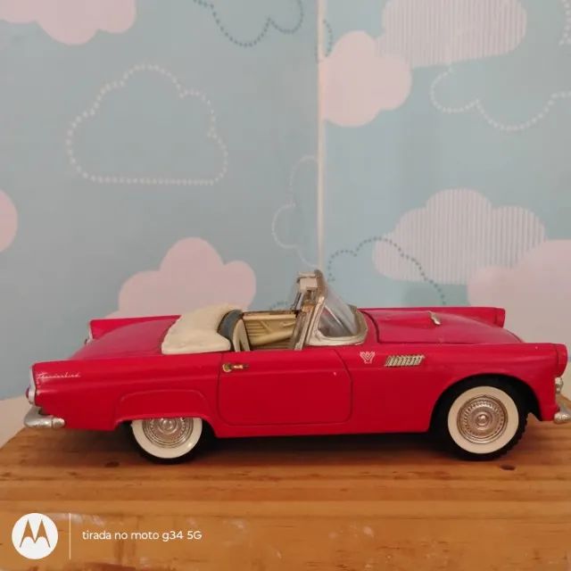 Carro miniatura Ford Thunderbird 1955 - Escala 1/24