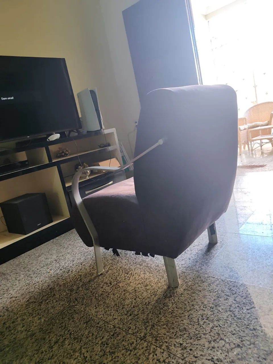 DUAS CADEIRAS E UMA MESA DE MIGNO BRANCO ESTILO LUIZ XV 
