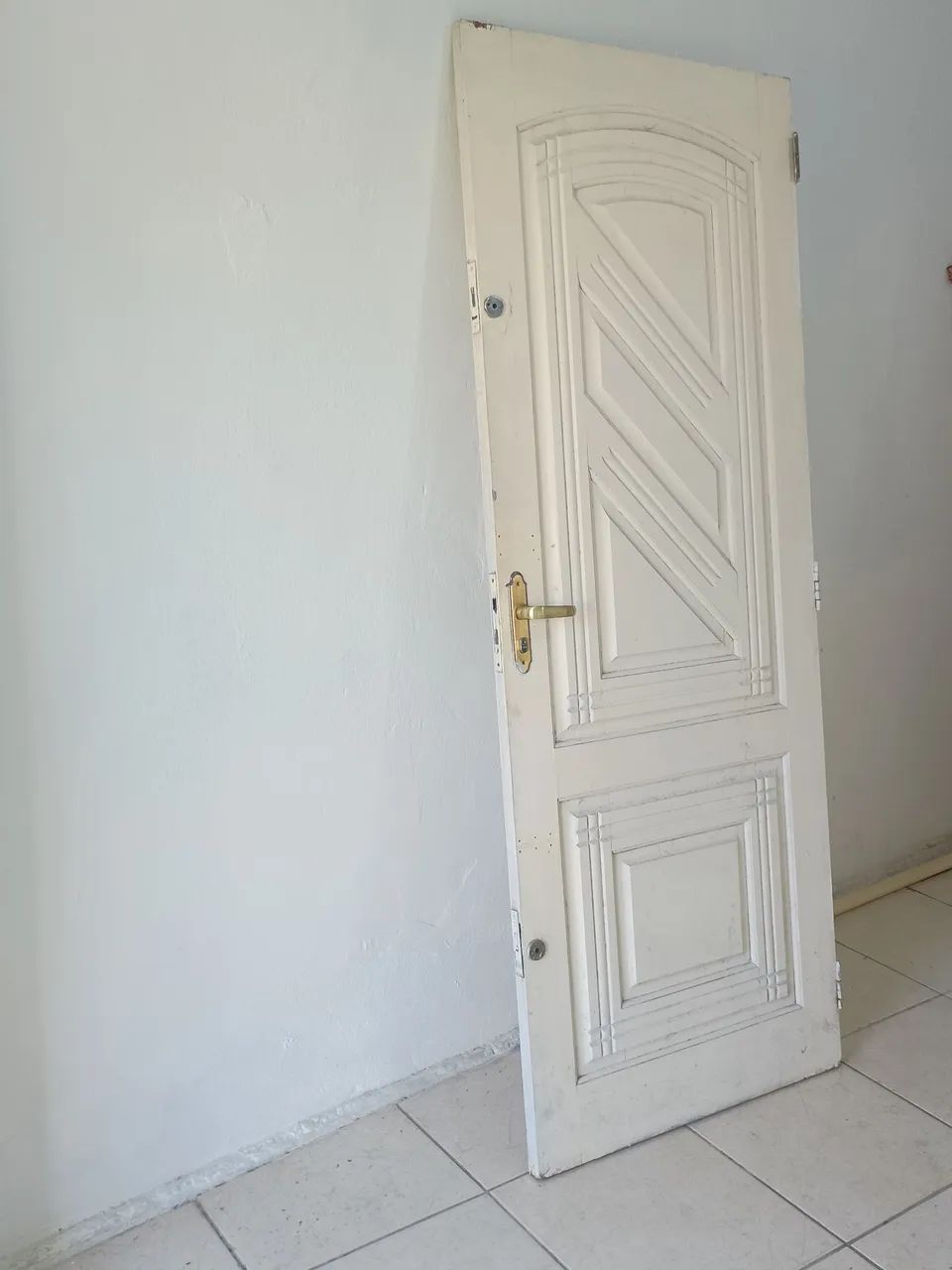 Porta 2, 10 por 0, 80.Nao acompanha o marco só a porta,trocar as fechaduras 