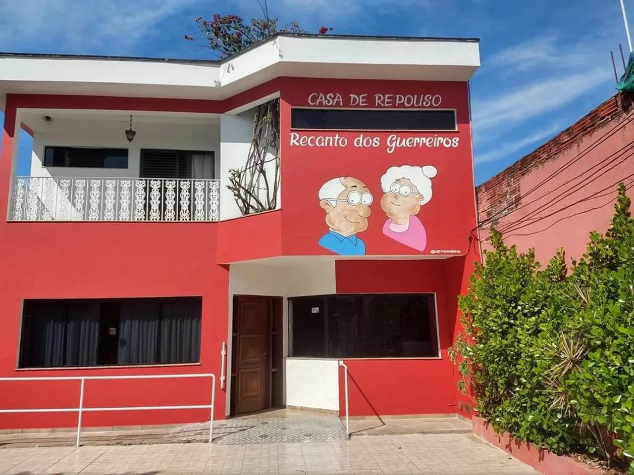 Auxiliar de enfermagem com coren ativo 