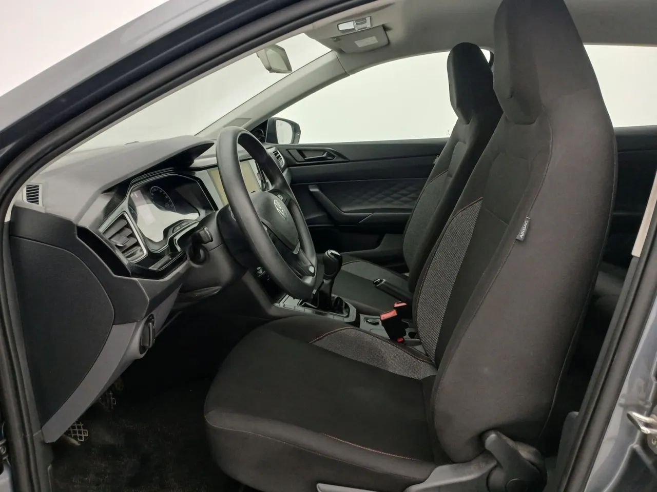 Volkswagen Polo Track 1.0 Flex 12V 5p, foto 16 de 18