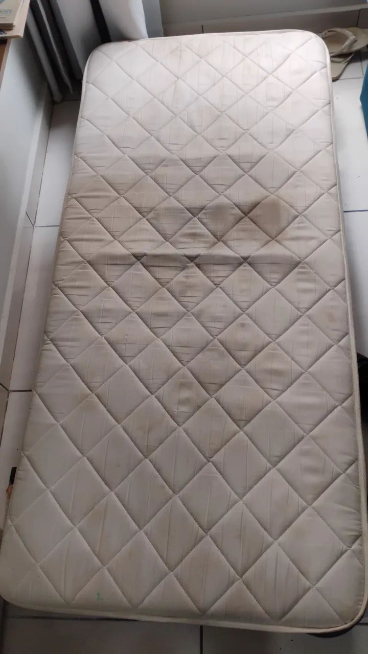 Cama solteiro retrátil 