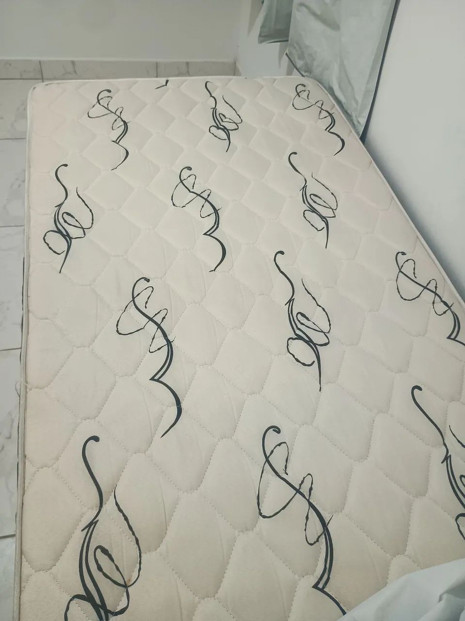 Cama box solteiro com colchão 