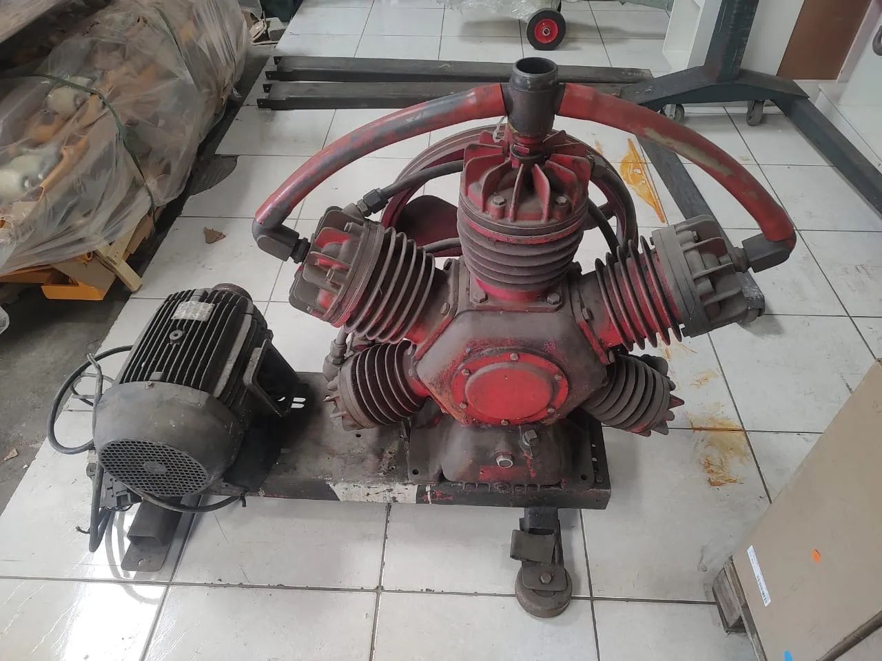 Compressor 60 pés sobre base com motor de 15 cv blindado - Foto 6