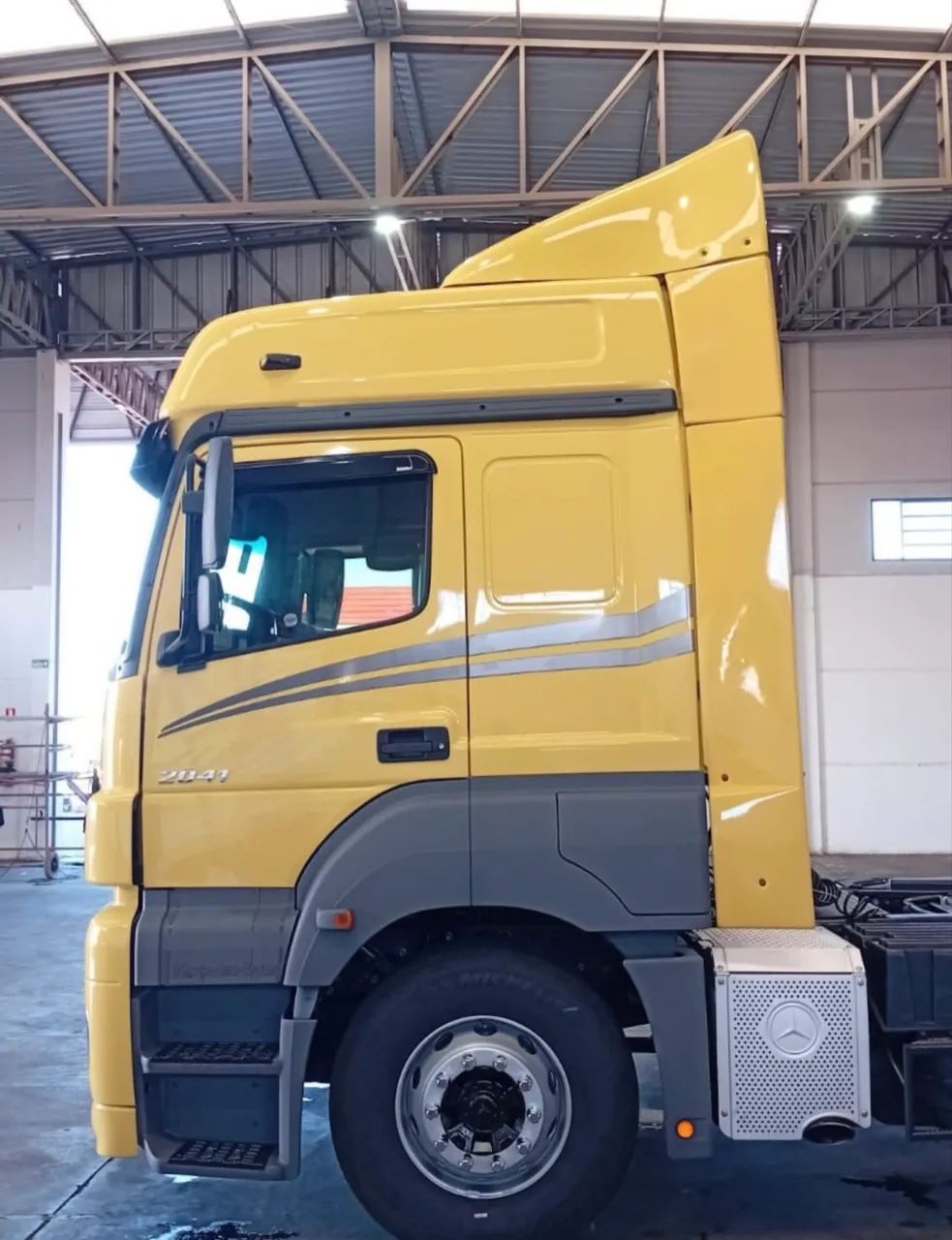 Caminhão Mb AXOR 2041  toco  - Foto 4