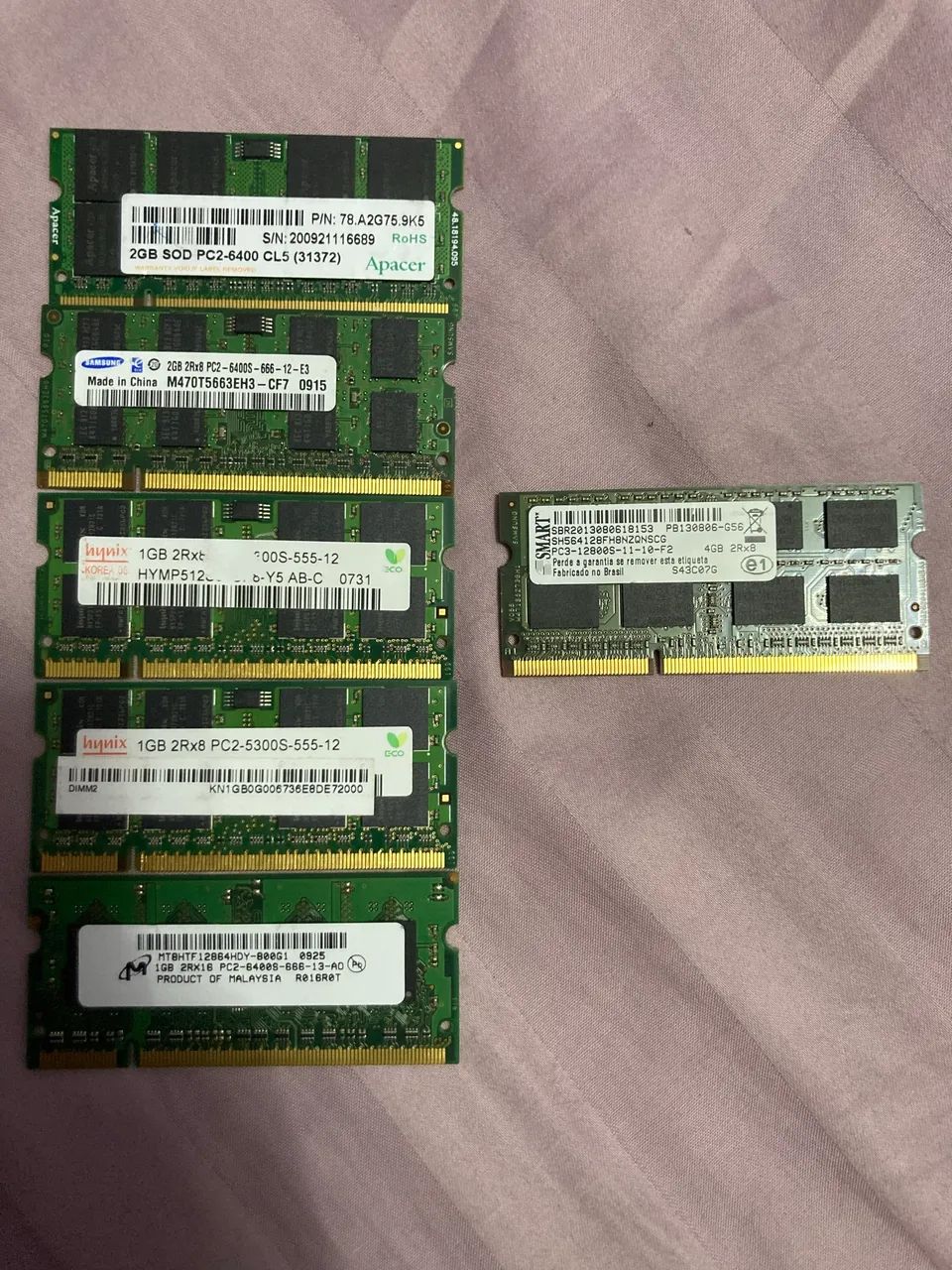 Lote de memórias pc2 e uma pc3
