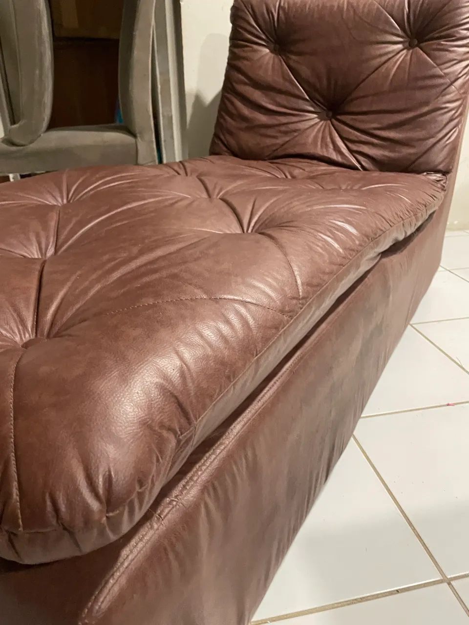 sofá chaise couro sintético - Foto 3