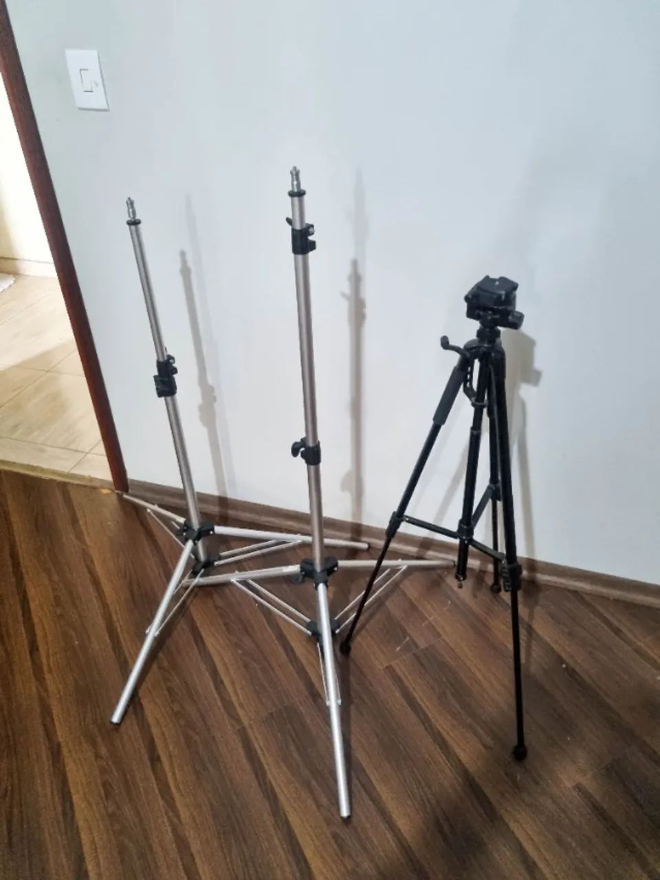 Kit 3 Tripés (2 Universais e 1 para Câmera)