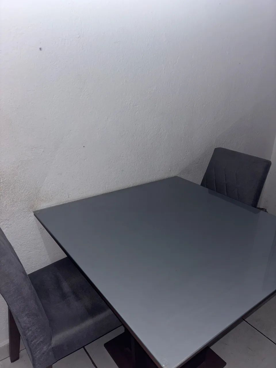 Mesa com tampo de vidro