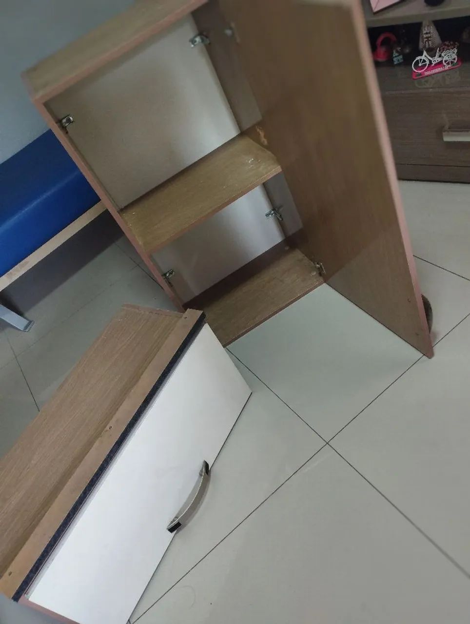 Três peças dois armários mais uma prateleira  - Foto 4