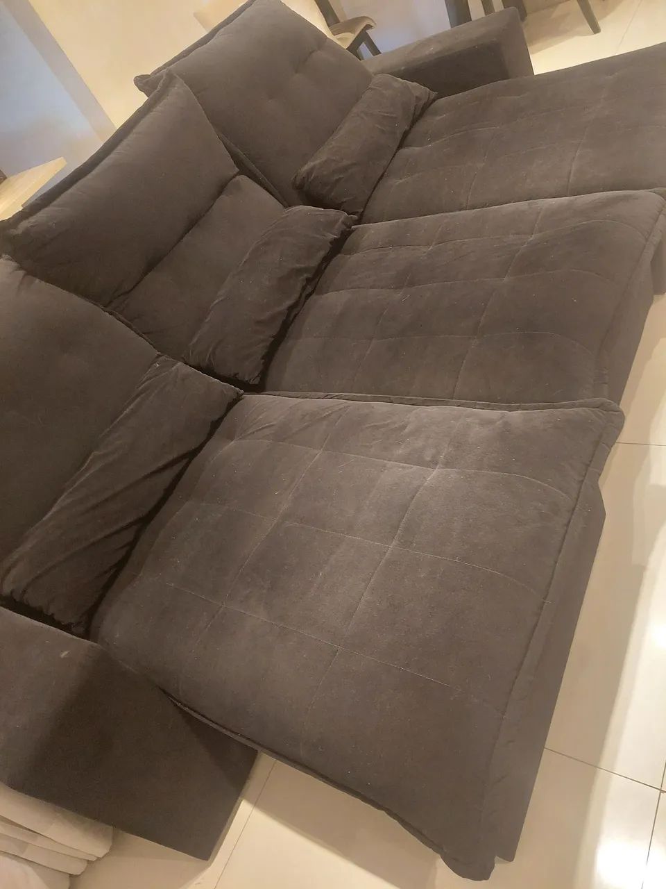 Sofá Retratio em Suede cor preto - Foto 5
