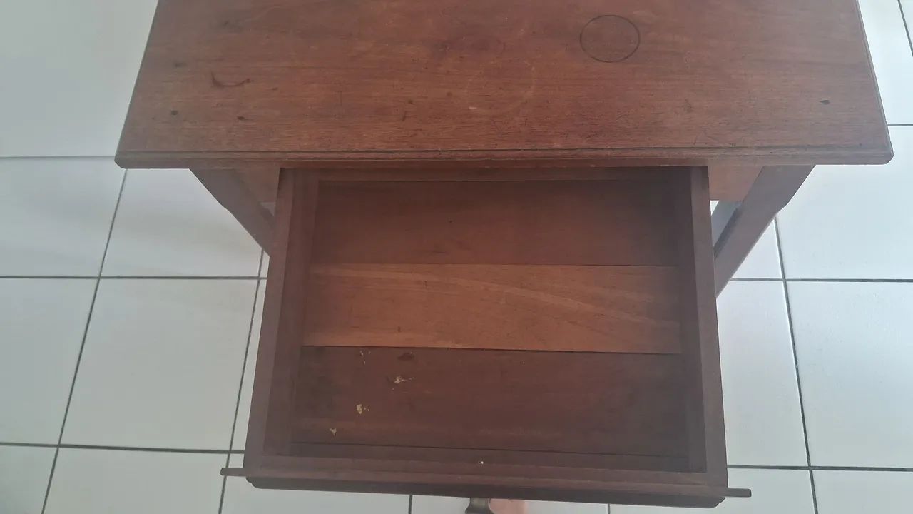 Mesa Auxiliar / Aparador em Madeira Maciça (Pará)  com Gaveta - Foto 3