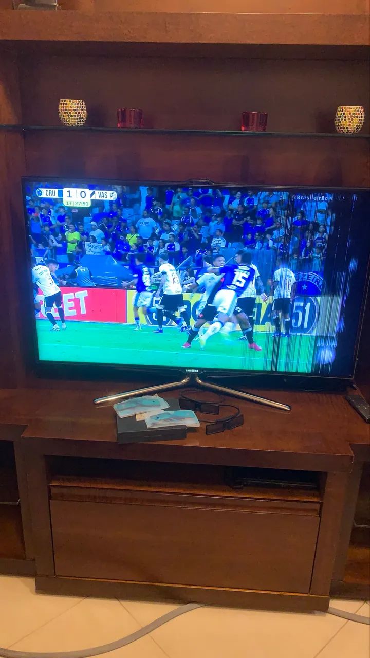 TV 42 polegadas 4K Samsung com óculos 4D de dimensão