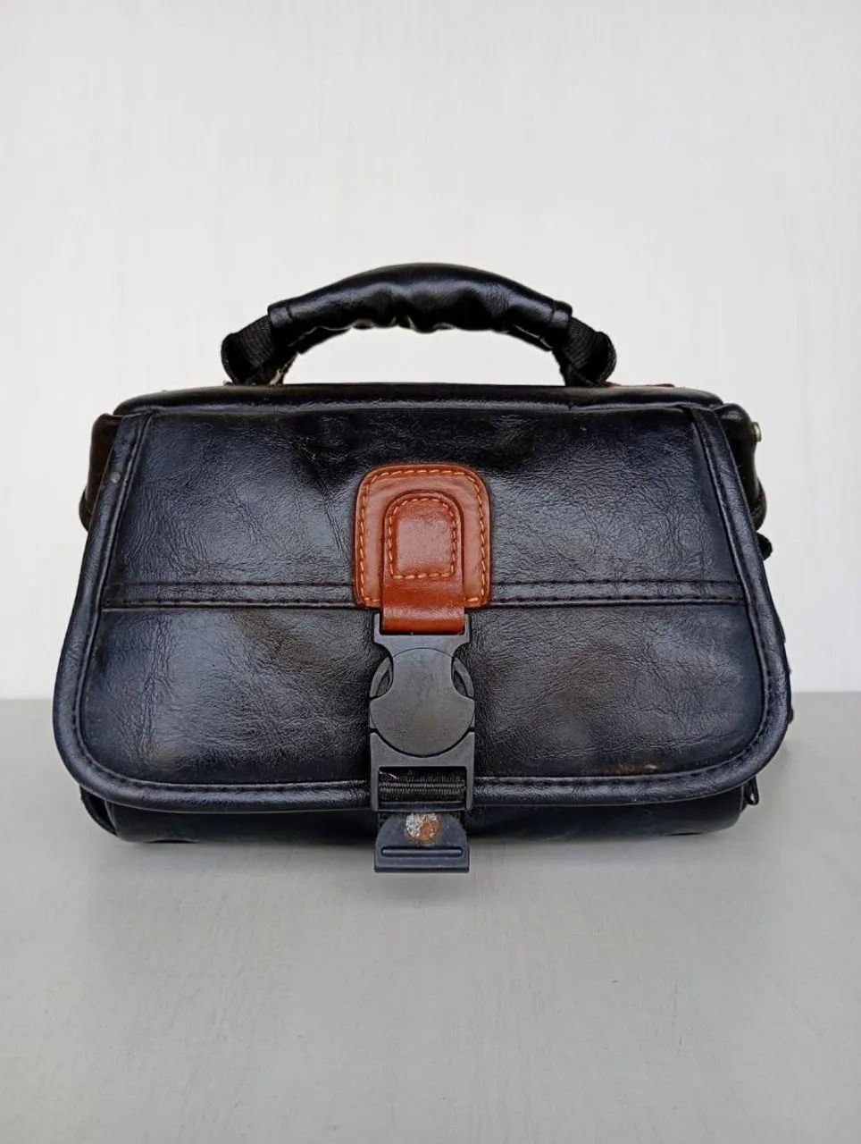 Bolsa em couro para acessórios de filmagem 