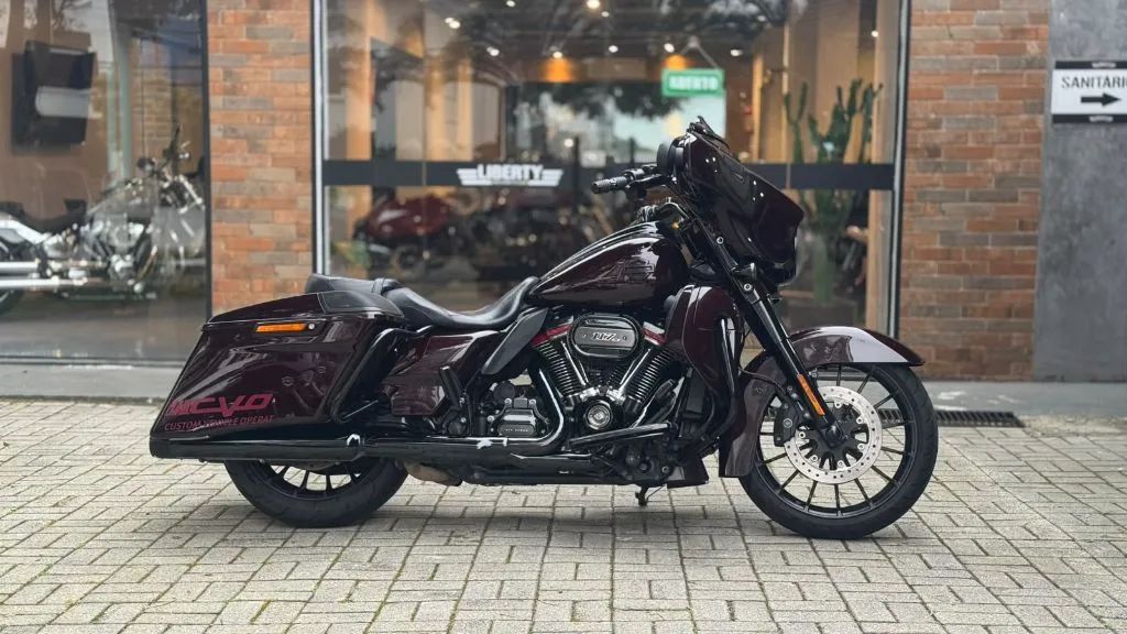 CVO STREET GLIDE FLHXSE